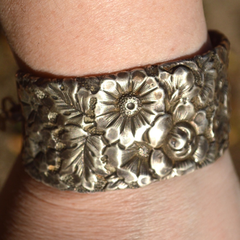 Antique Gorham Floral Sterling Silver Antique Cuff Bracelet Chain Repoussé 925 - Picture 6 of 6